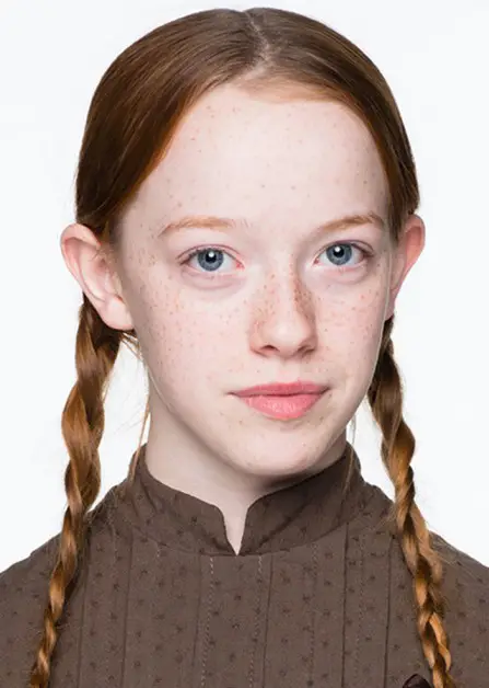 How tall is Amybeth McNulty?
